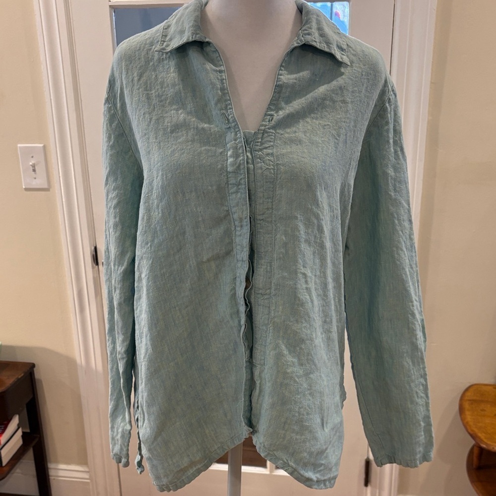 TSD Women’s Light Blue Linen Button-Up Shirt. Size M